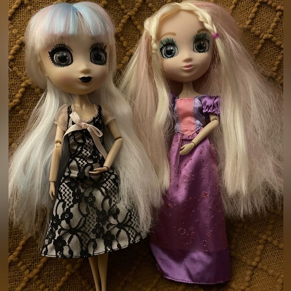 2 Shibajuka Dolls 13” tall. Big beautiful eyes and long pretty hair,pretty dress